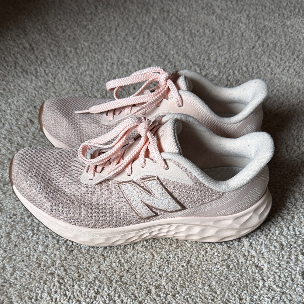 New Balance Women's Light Pink size 9 ARISHI